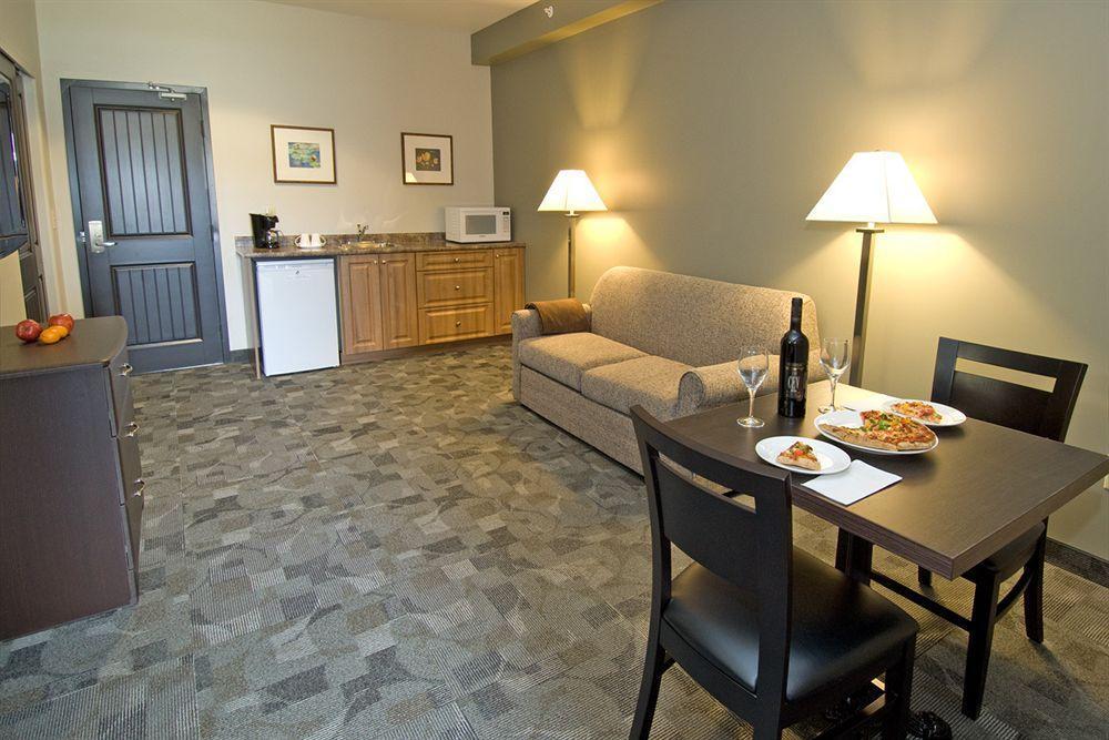 Midland Inn & Suites Extérieur photo